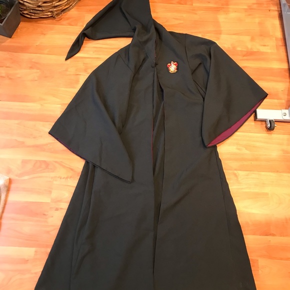 Universal Studios Harry Potter Gryffindor Robes - Picture 2 of 9